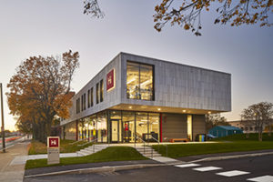 The Pagliuca Harvard Life Lab’s 34 prefabricated modules were assembled offsite and installed on a traditional foundation system.